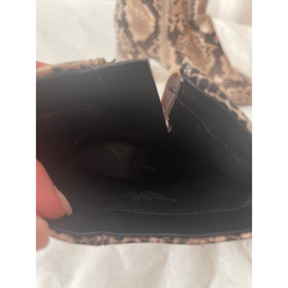 Marc Fisher Snake Print Black Brown Cream Side Zip Bootie Size 8 Women’s - Picture 4 of 9